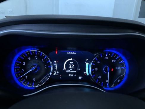 Used 2025 Chrysler Pacifica Select image 31