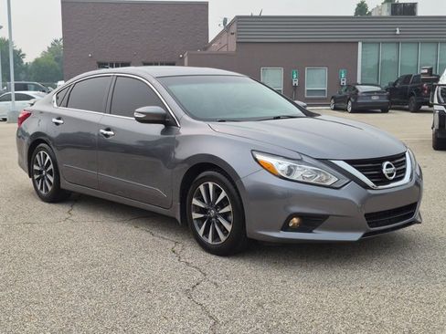 Used 2016 Nissan Altima 2.5 SL w/ 2.5 Technology Package FWD image 3