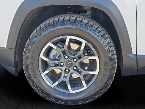 Used 2025 Chevrolet Equinox ACTIV w/ Safety and Technology Package image 8