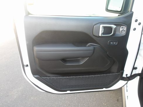 New 2025 Jeep Gladiator Willys image 11