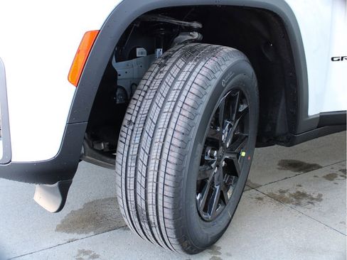 New 2026 Jeep Grand Cherokee L 4WD image 39
