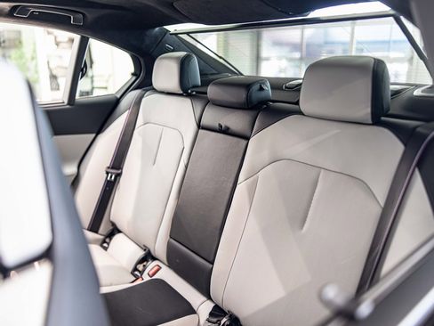 Used 2025 BMW M5 w/ Carbon Package image 31