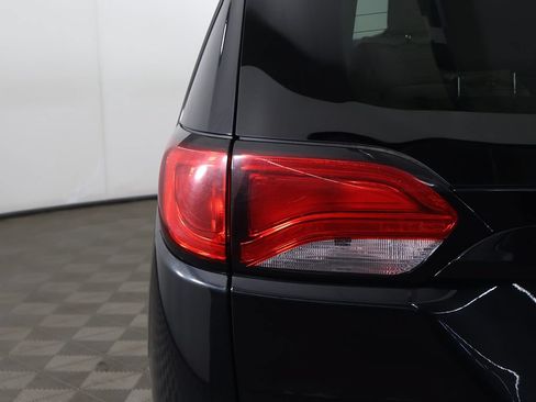 Used 2021 Chrysler Voyager Lxi FWD image 12