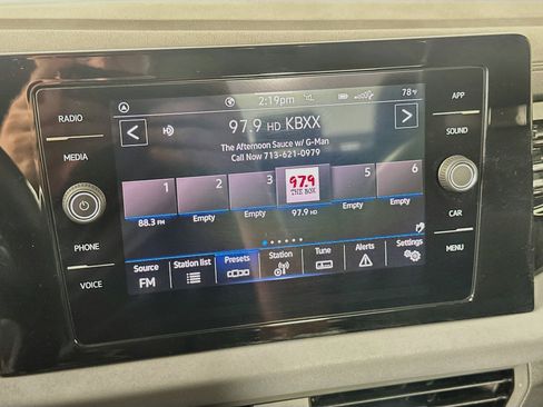 Used 2025 Volkswagen Jetta SE FWD image 21