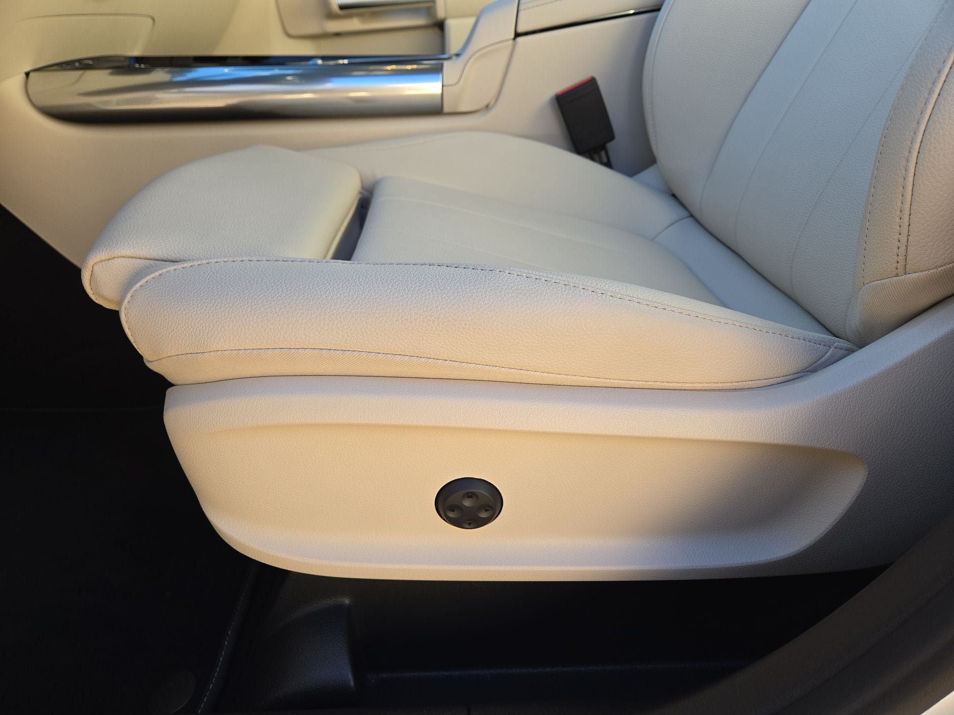 Certified 2026 Mercedes-Benz GLA 250 4MATIC image 17