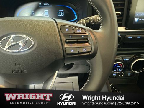 Certified 2025 Hyundai Venue SEL image 21