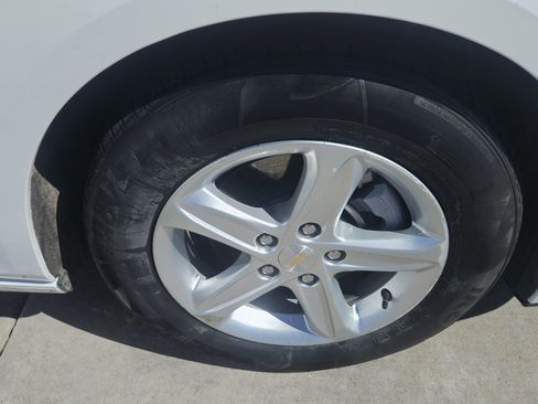 Used 2024 Chevrolet Malibu LS image 2