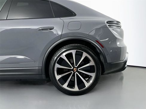 Certified 2025 Porsche Macan 4 Electric AWD/4WD image 12