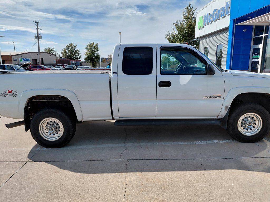 Used 2004 Chevrolet Silverado 2500 LS w/ Heavy-Duty Power Package AWD/4WD image 6