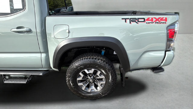 Used 2022 Toyota Tacoma TRD Off-Road w/ Technology Package AWD/4WD image 38
