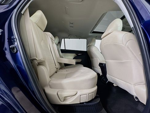 Certified 2025 Toyota Highlander XLE AWD/4WD image 28