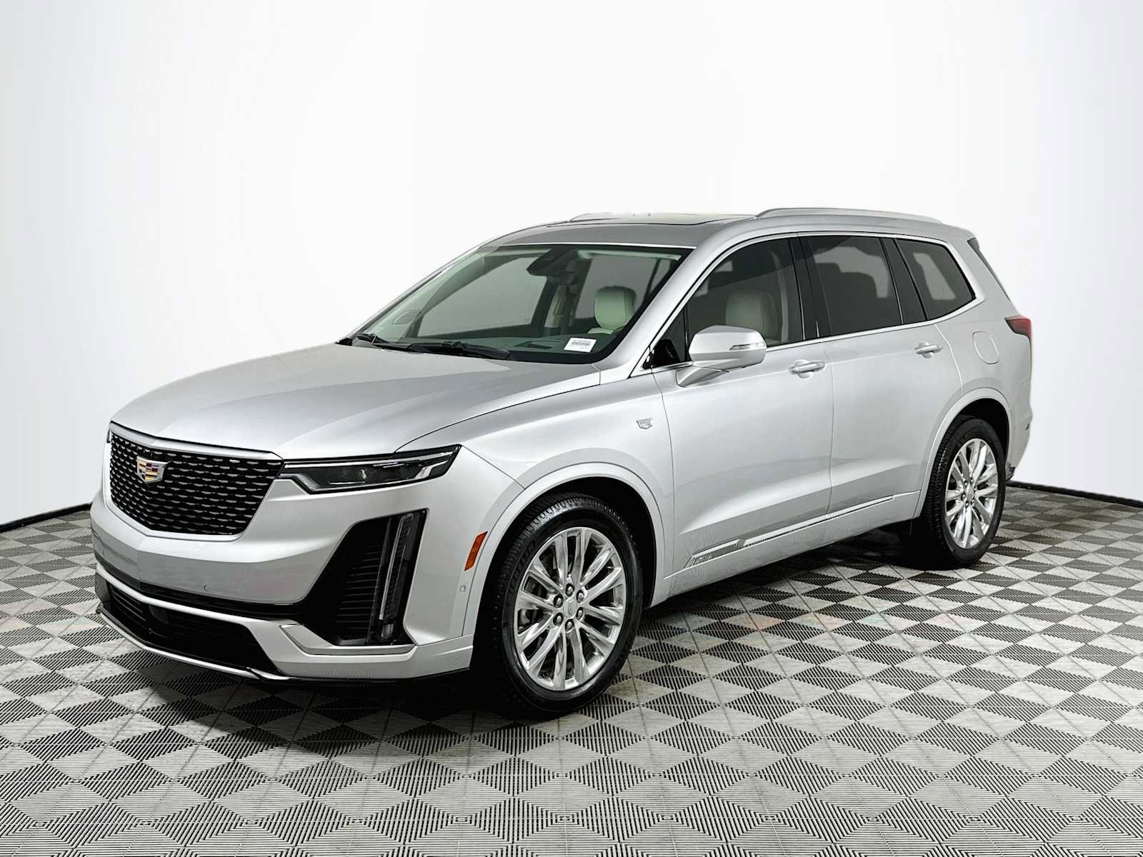 Used 2020 Cadillac XT6 Premium Luxury FWD image 3