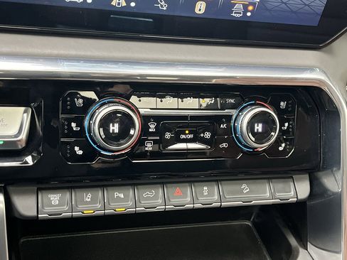 Used 2024 GMC Sierra 2500 Denali Ultimate image 25