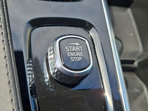 Used 2025 Volvo XC90 B5 Core image 27