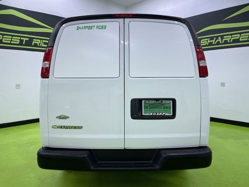 Used 2019 Chevrolet Express 2500 image 8