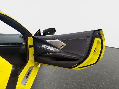 Used 2023 Chevrolet Corvette Stingray Preferred Cpe w/ Z51 Performance Package RWD image 23