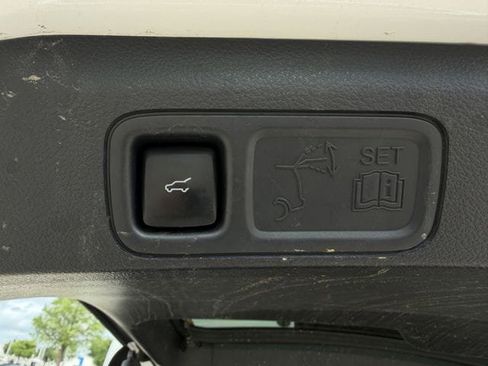 Used 2024 Ford Expedition Max XLT image 33