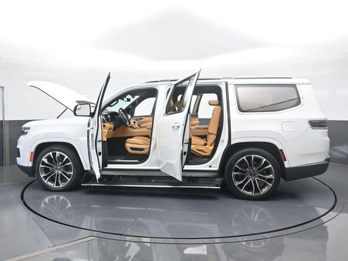 Used 2022 Jeep Grand Wagoneer Series III w/ Rear Seat Video Group 1 image 90