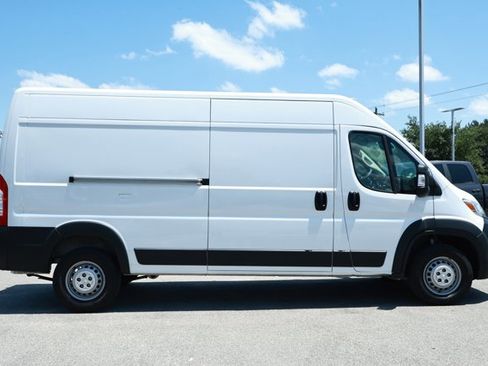 Used 2025 RAM ProMaster 2500 FWD image 4