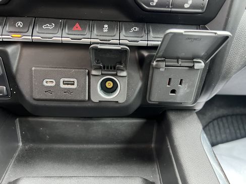 Used 2020 Chevrolet Silverado 1500 RST image 26