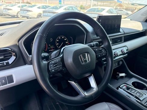 Used 2025 Honda Pilot Touring image 15