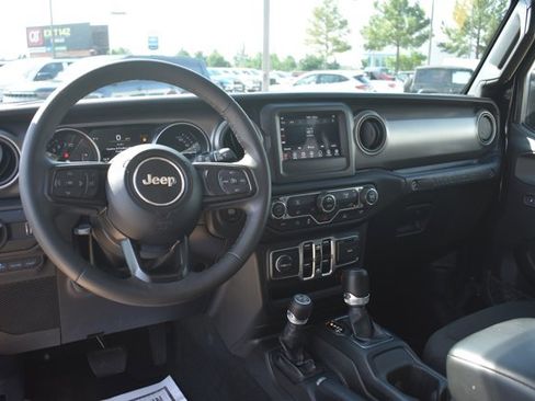 Used 2023 Jeep Wrangler Unlimited AWD/4WD image 17