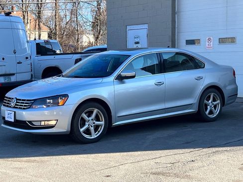 Used 2014 Volkswagen Passat TDI SE image 3