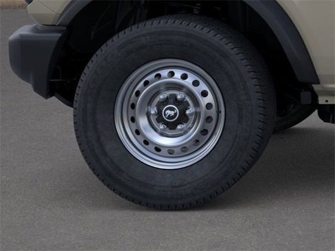 New 2025 Ford Bronco 4-Door image 21