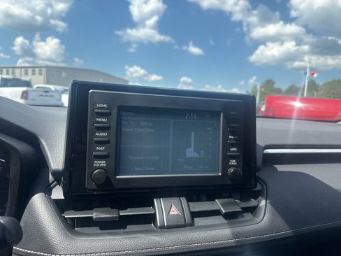 Used 2019 Toyota RAV4 LE w/ Carpet Mat Package FWD image 18