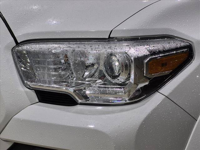 Certified 2022 Toyota Tacoma SR5 AWD/4WD image 10