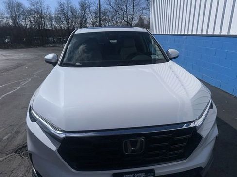 Used 2024 Honda CR-V EX image 3
