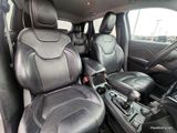 Used 2019 Jeep Cherokee Limited image 3