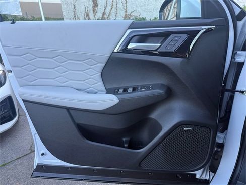 New 2026 Mitsubishi Outlander SEL image 11