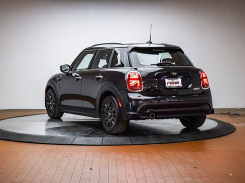 Used 2024 MINI Cooper 4-Door Hardtop w/ Signature Upholstery Package image 2