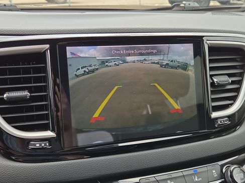 Used 2024 Chrysler Pacifica Touring-L FWD image 26