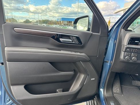 New 2026 Chevrolet Suburban Premier image 28