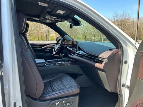 Used 2022 Cadillac Escalade ESV Sport Platinum image 39