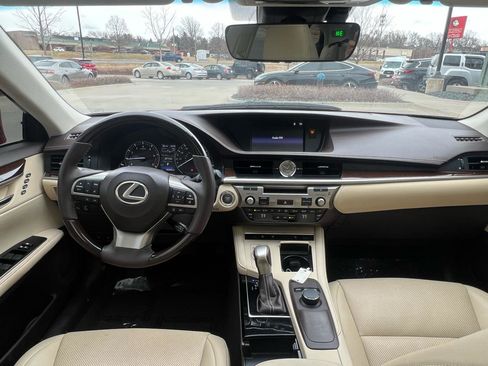 Used 2017 Lexus ES 350 w/ Premium Package image 14