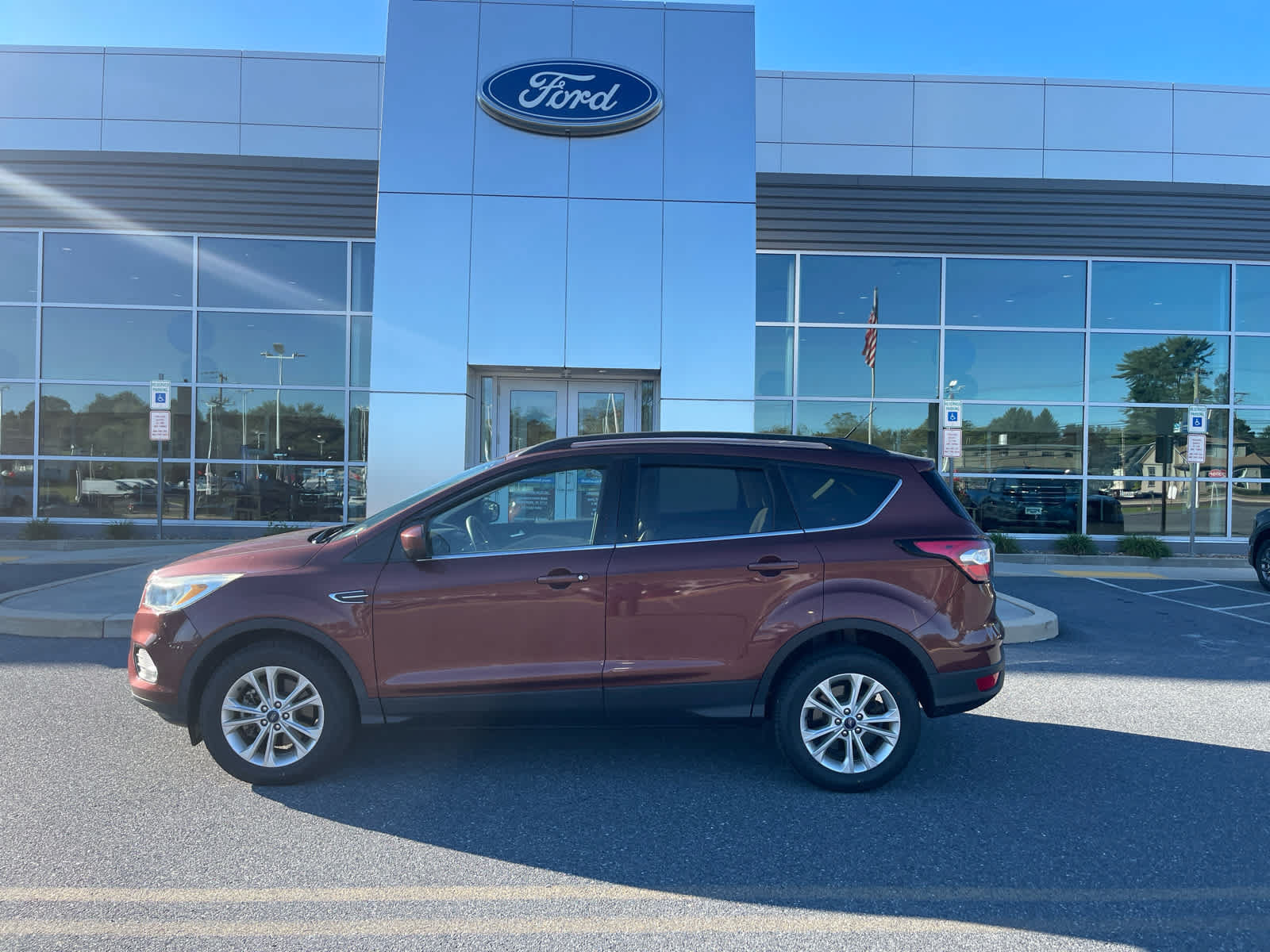 Used 2018 Ford Escape SE AWD/4WD image 1