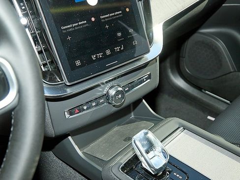 New 2026 Volvo XC90 T8 Ultra w/ Protection Package Premier image 16