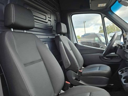 Used 2025 Mercedes-Benz Sprinter 2500 image 13