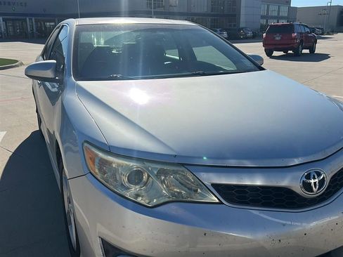 Used 2012 Toyota Camry L image 2