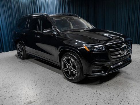 New 2026 Mercedes-Benz GLS 450 4MATIC image 3