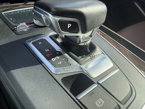 Used 2018 Audi Q5 2.0T Premium image 11