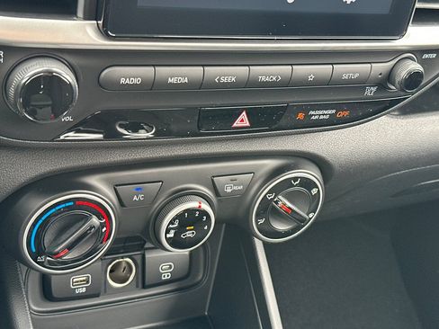 Used 2026 Hyundai Venue SE FWD image 19