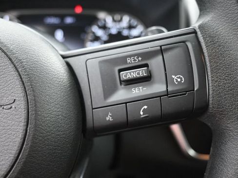 Used 2024 Nissan Rogue S AWD/4WD image 19