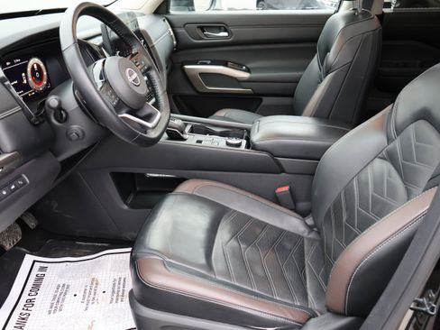 Used 2023 Nissan Pathfinder Platinum image 41