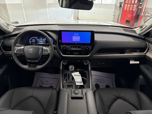 New 2026 Toyota Grand Highlander AWD image 11