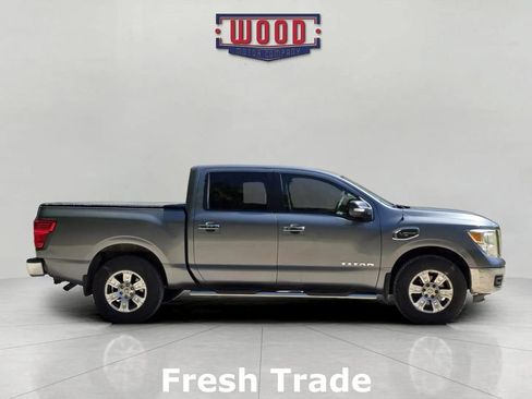 Used 2017 Nissan Titan SV AWD/4WD image 6