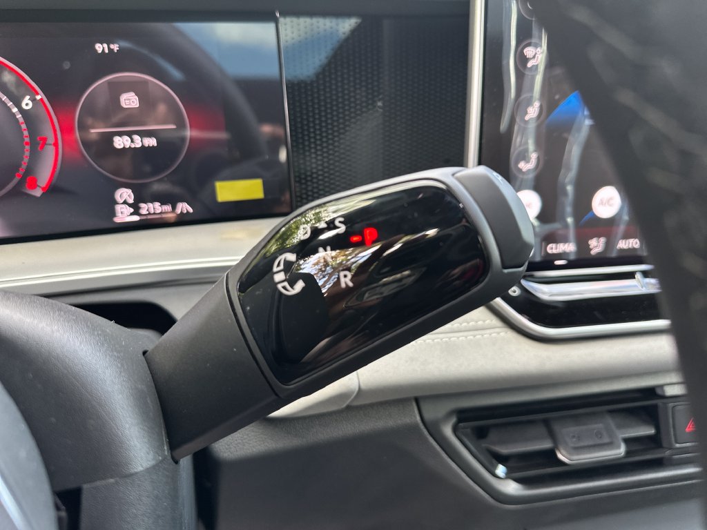New 2026 Volkswagen Tiguan SE R-Line AWD/4WD image 17